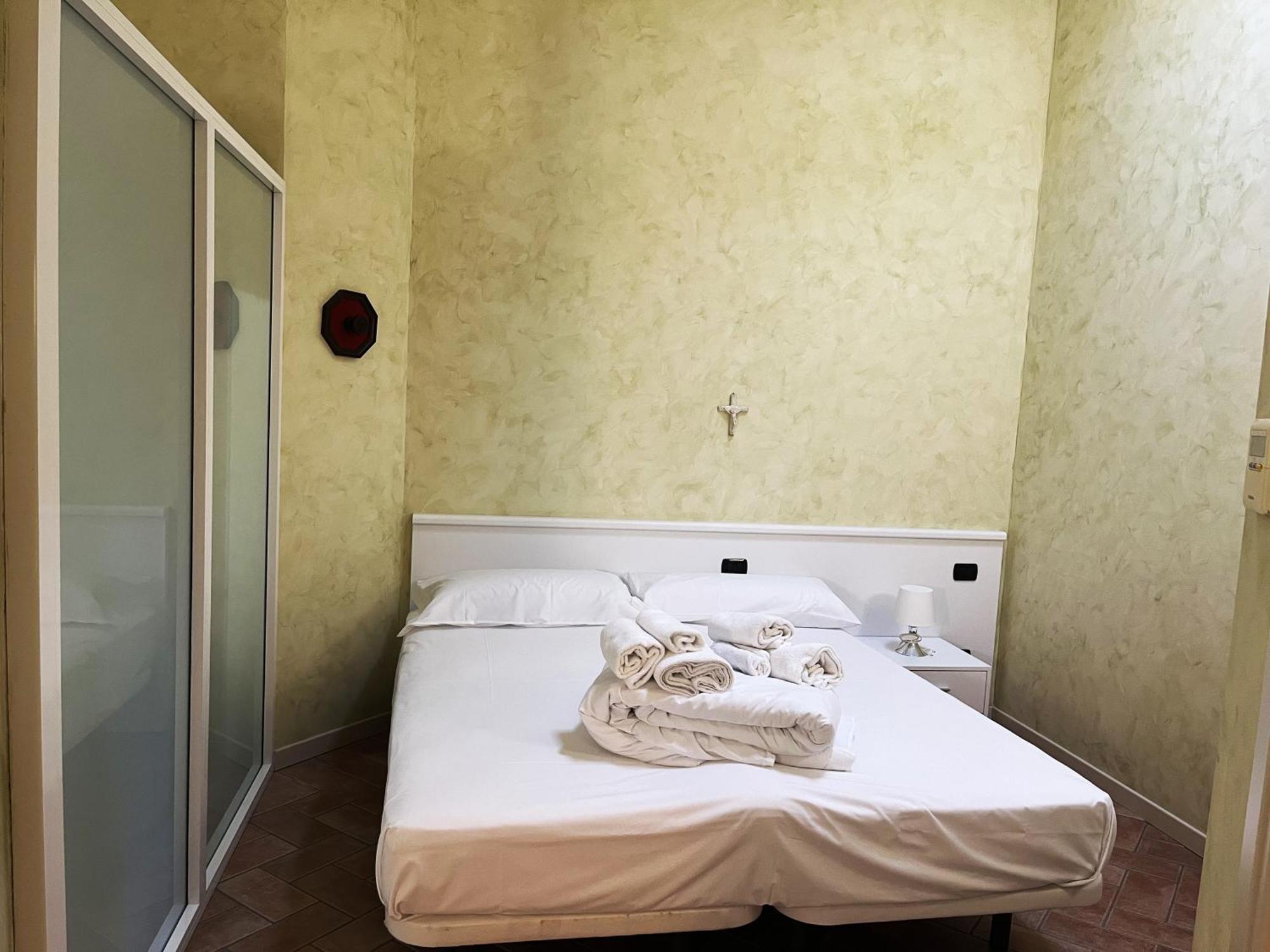 Piamarta Apartments Toscolano Maderno Rum bild